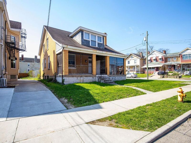 2001 Dana Avenue, Cincinnati, OH 45207 Photo 2