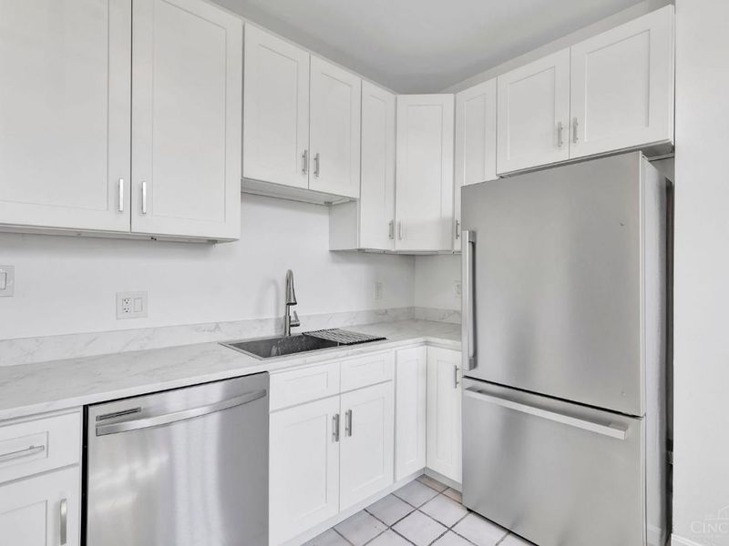 2001 Dana Avenue, Cincinnati, OH 45207 Photo 3