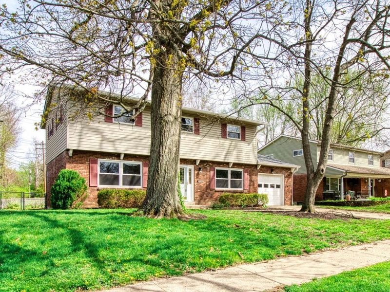 8446 Summitridge Drive, Anderson Twp, OH 45255 Photo 2