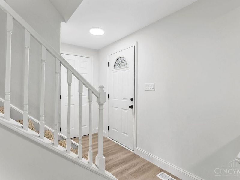 6701 Galaxie Drive, Clayton, OH 45415 Photo 10