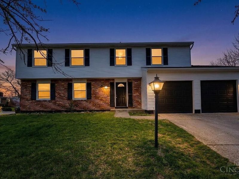 6701 Galaxie Drive, Clayton, OH 45415 Photo 2