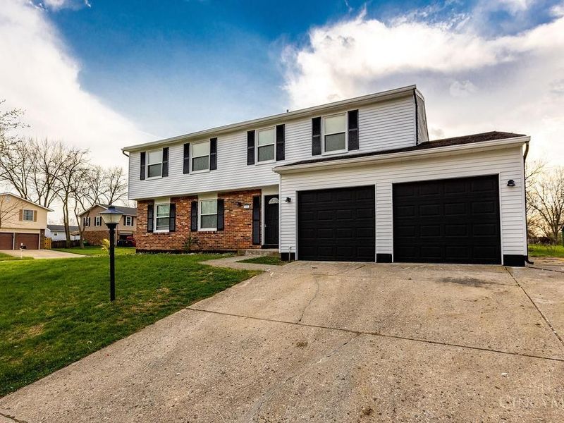 6701 Galaxie Drive, Clayton, OH 45415 Photo 4