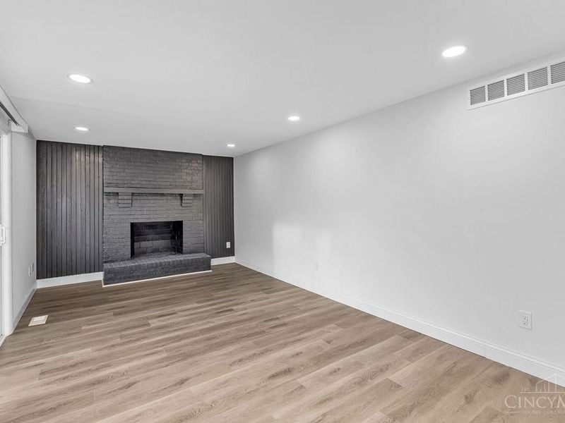 6701 Galaxie Drive, Clayton, OH 45415 Photo 8