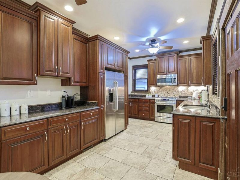 1308 Edwards Road, Cincinnati, OH 45208 Photo 13