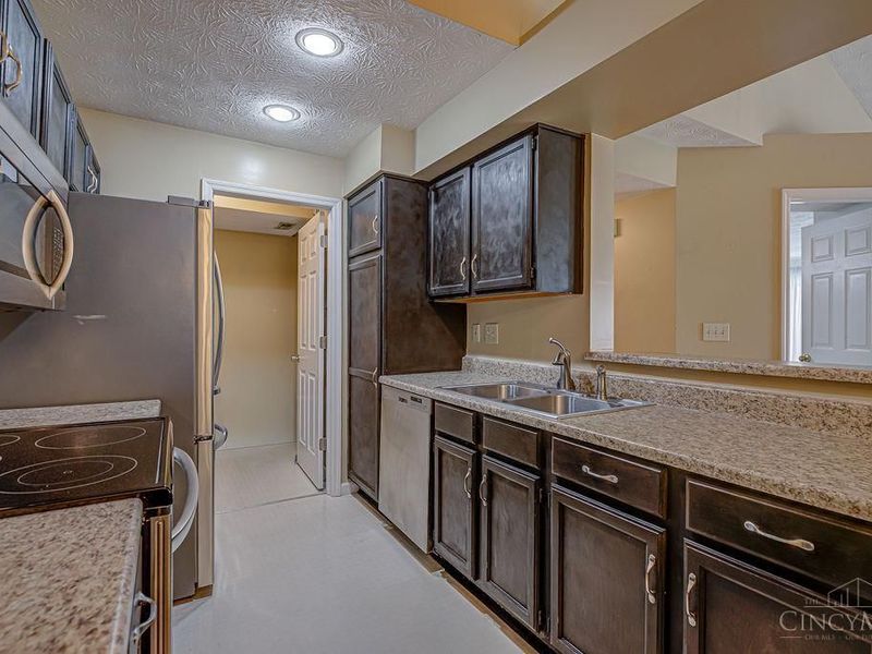 9801 Regatta Drive, Unit 308, Cincinnati, OH 45252 Photo 17