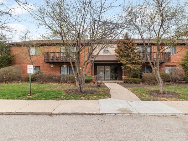 33561 N Royal Oak Lane, Unit 209, Grayslake, IL 60030