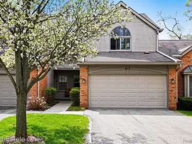 817 Woodridge Hills Drive, Brighton, MI 48116