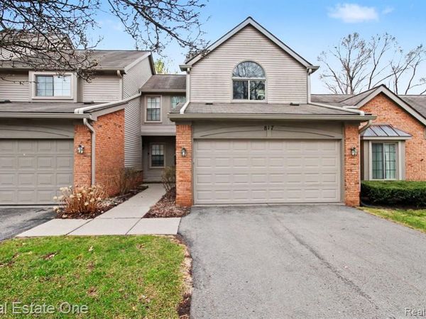 817 Woodridge Hills Drive, Brighton, MI 48116