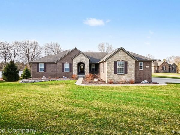 900 Watersmeet Drive, Oxford Twp, MI 48371