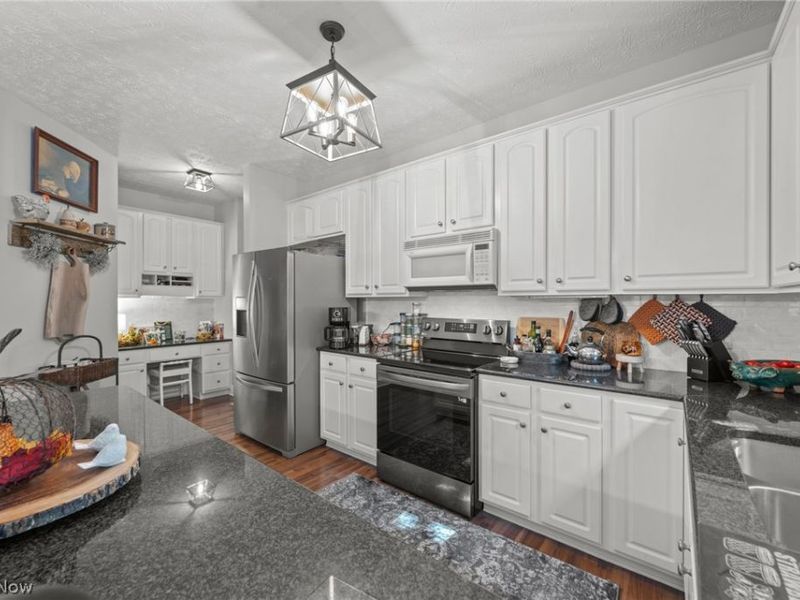 3953 Hilltop Drive, Vermilion, OH 44089 Photo 2