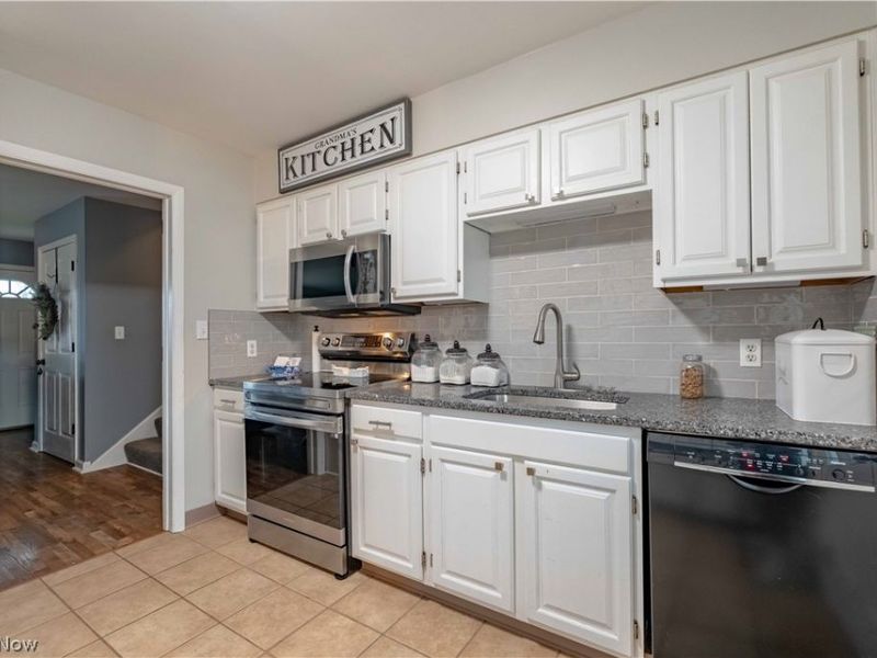 2435 Eastern Avenue , Alliance, OH 44601 Photo 11