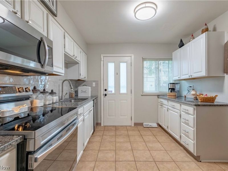 2435 Eastern Avenue , Alliance, OH 44601 Photo 12