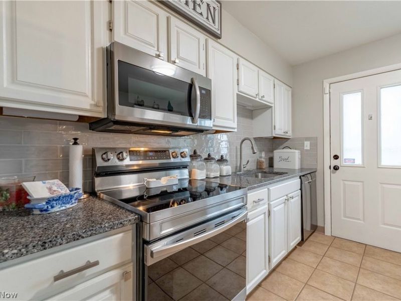 2435 Eastern Avenue , Alliance, OH 44601 Photo 9