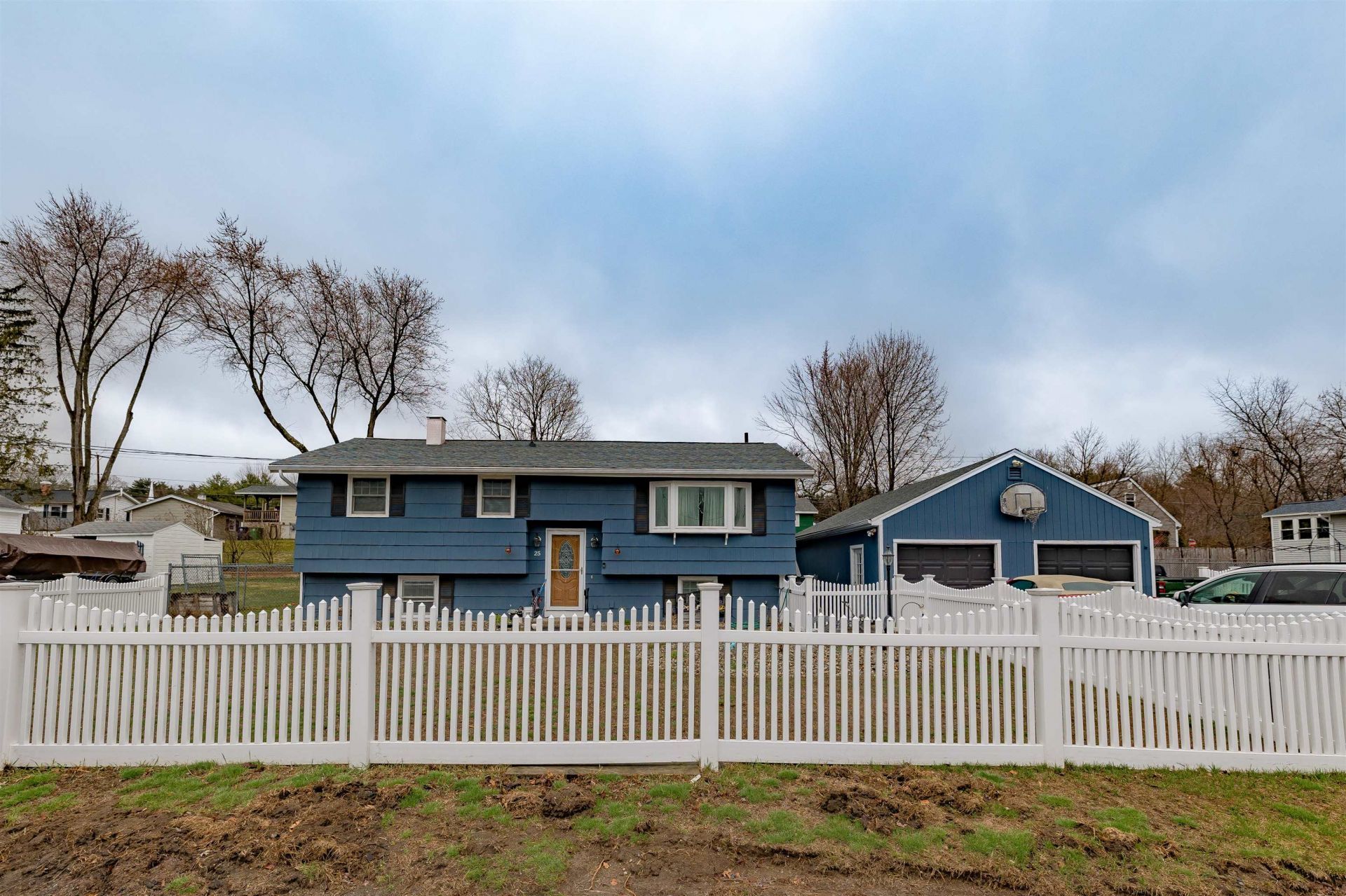 25 Pelham Street, Nashua, NH 03063 Main Photo