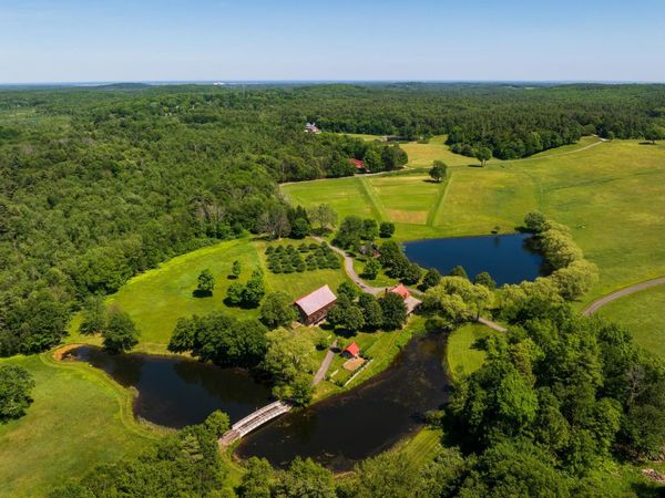 14 Bartlett Road, Kensington, NH 03833