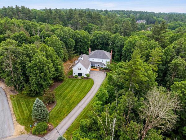 17 Canterbury Lane, Bedford, NH 03110