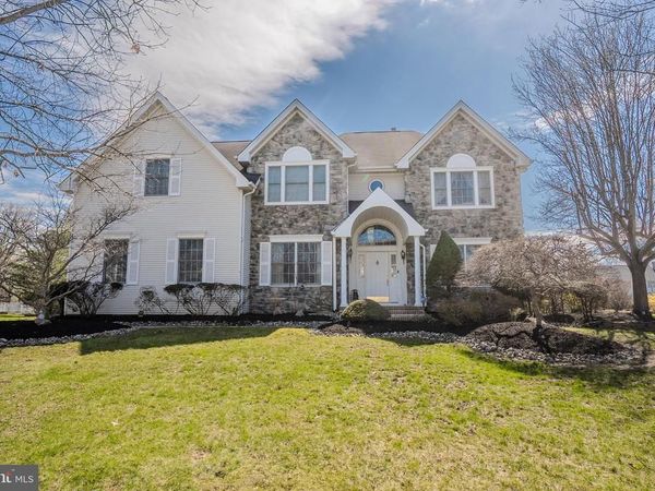 3 COLONIAL COURT, PLAINSBORO, NJ 08536