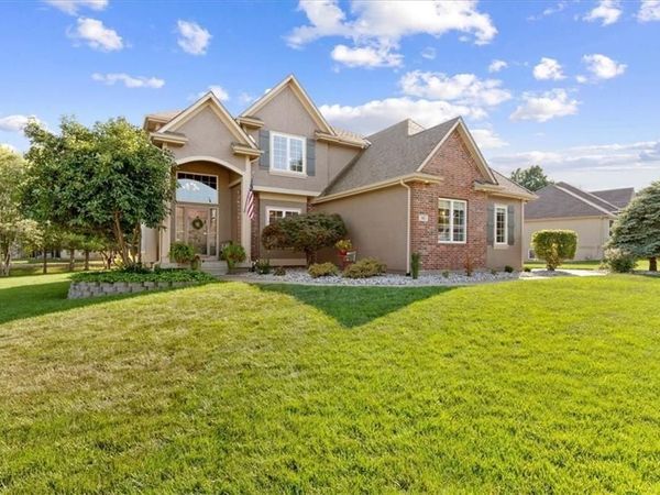 901 SW Drake Drive, Lee's Summit, MO 64082
