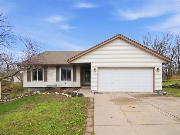 4121 NW Delwood Drive, Blue Springs, MO 64015