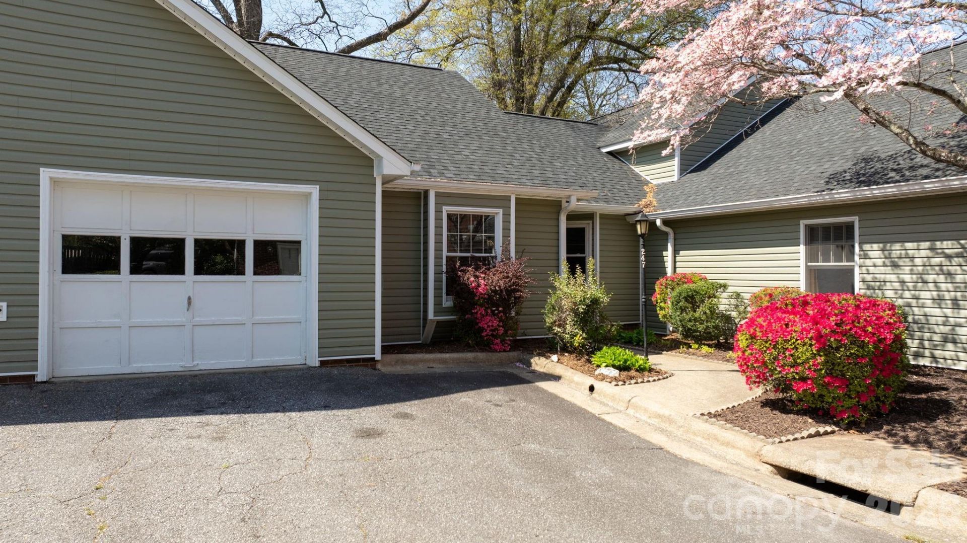 247 5th Avenue Ne, Unit 8, Hickory, NC 28601 Main Photo