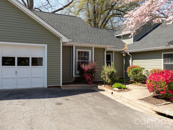 247 5th Avenue NE, Unit 8, Hickory, NC 28601