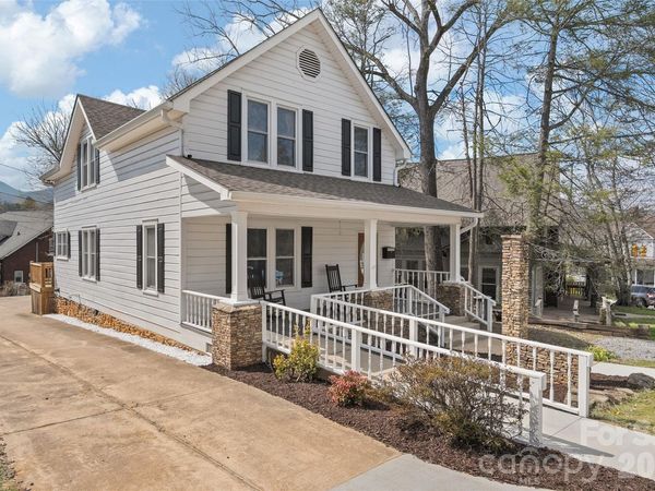 89 Walnut Street , Waynesville, NC 28786