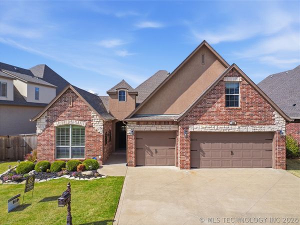 908 W Urbana Street , Broken Arrow, OK 74012