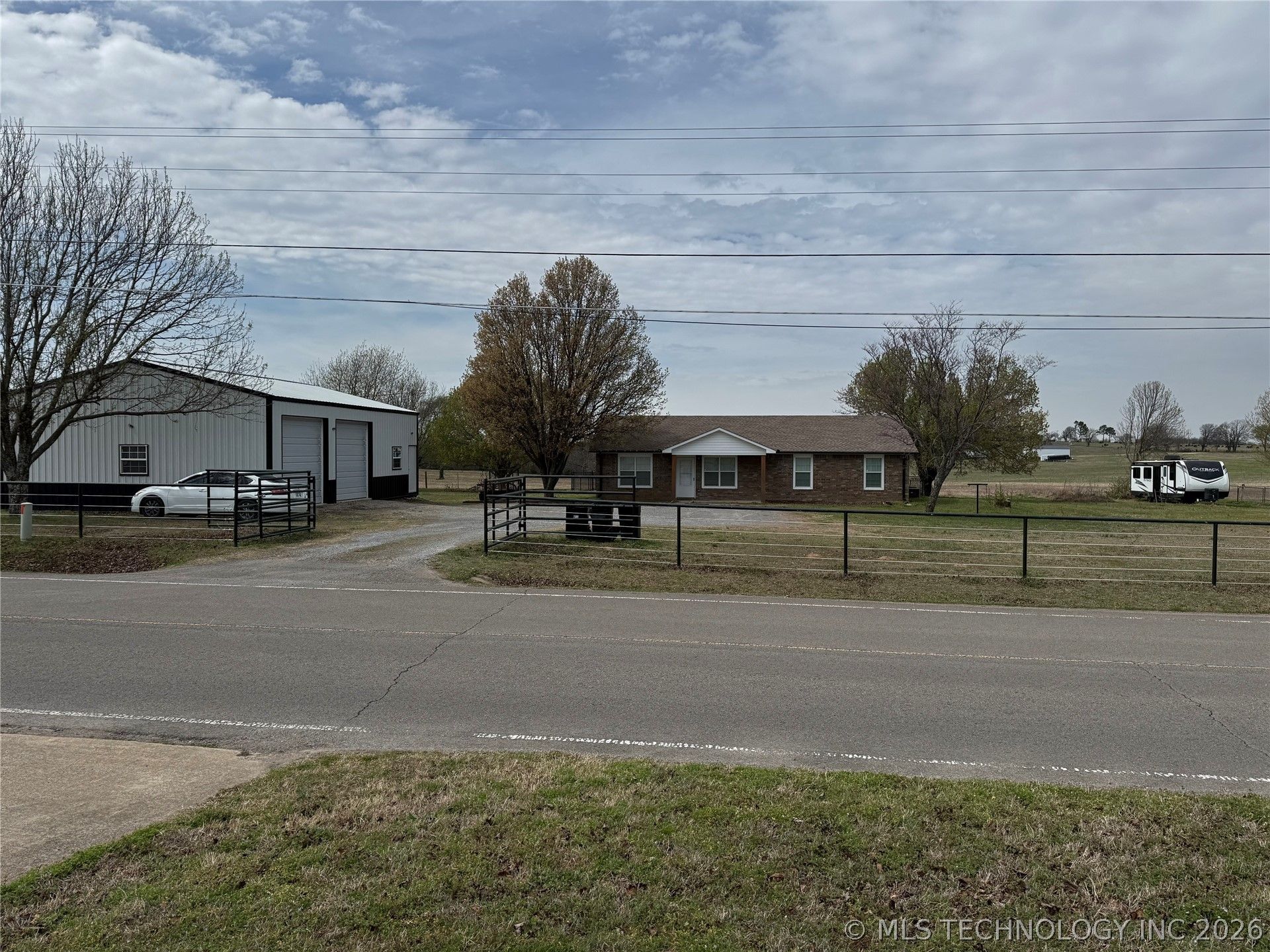 15593 N Bryant Road, Tahlequah, OK 74464 Main Photo