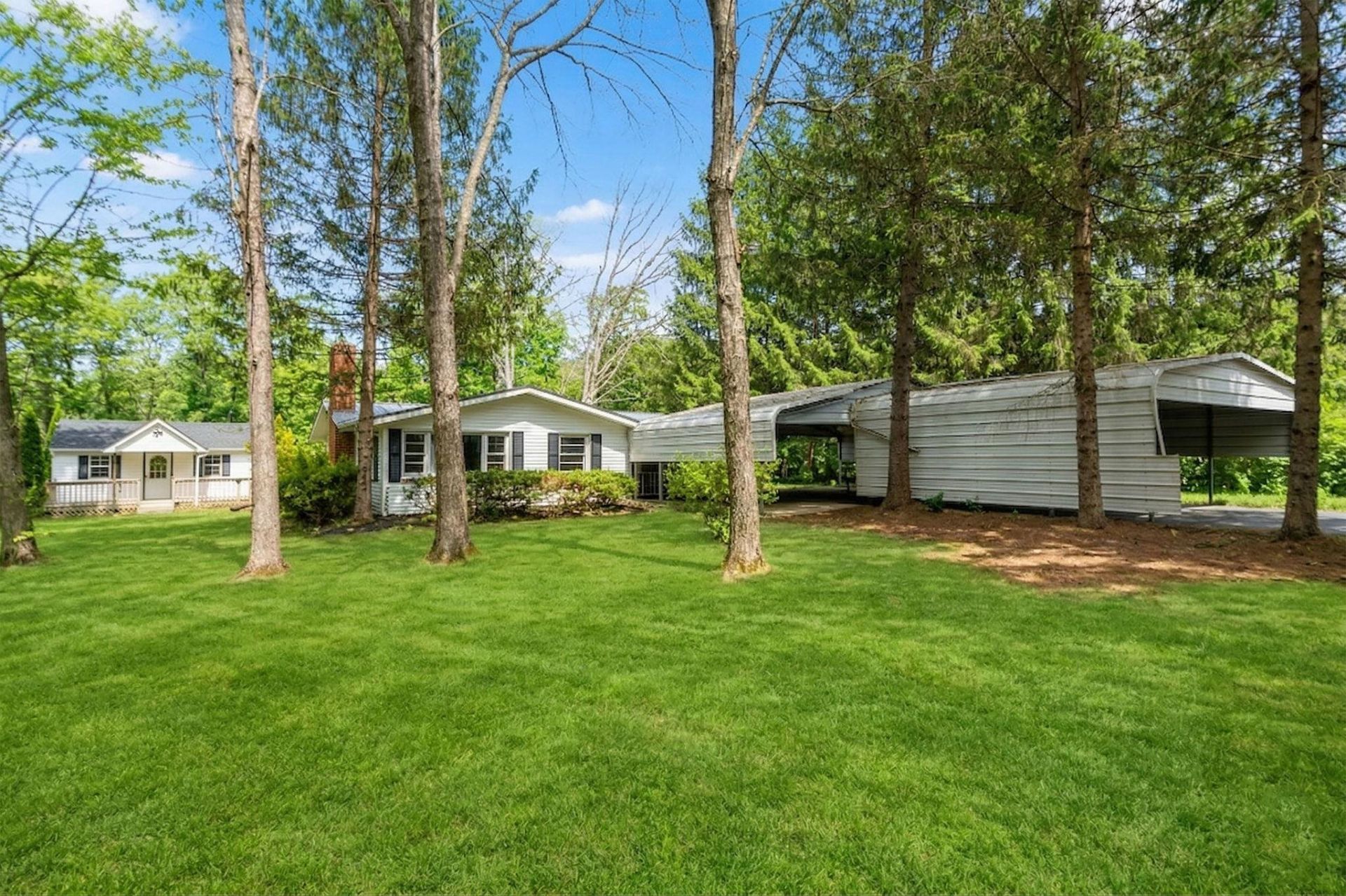 440 Lake Dr, Crimora, VA 24431 Main Photo