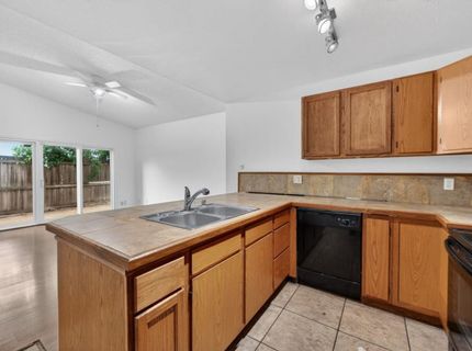 1754 Urbana Way, Sacramento, CA 95833 Photo