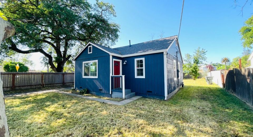 1757 Kenwood St, Sacramento, CA 95815 Photo