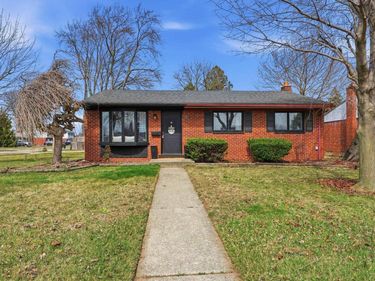 12821 Whitfield Drive, Sterling Heights, MI 48312