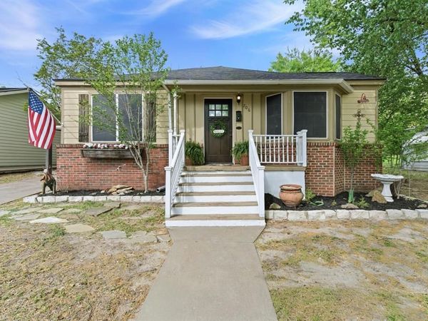 706 Jackson Street, Weatherford, TX 76086
