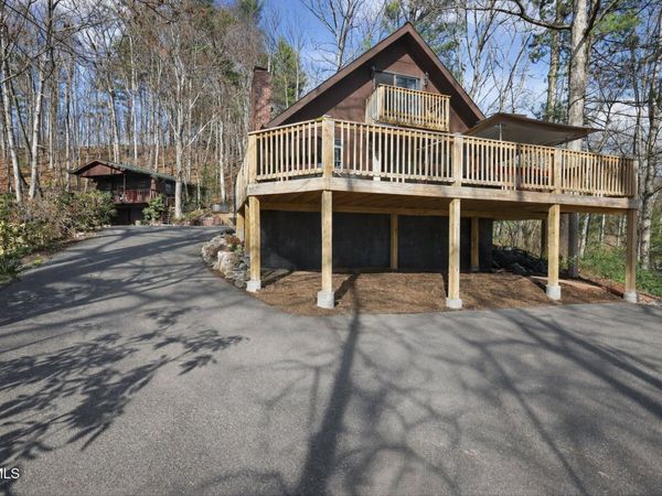 135 Hiddenwood Drive, Mountain City, TN 37683