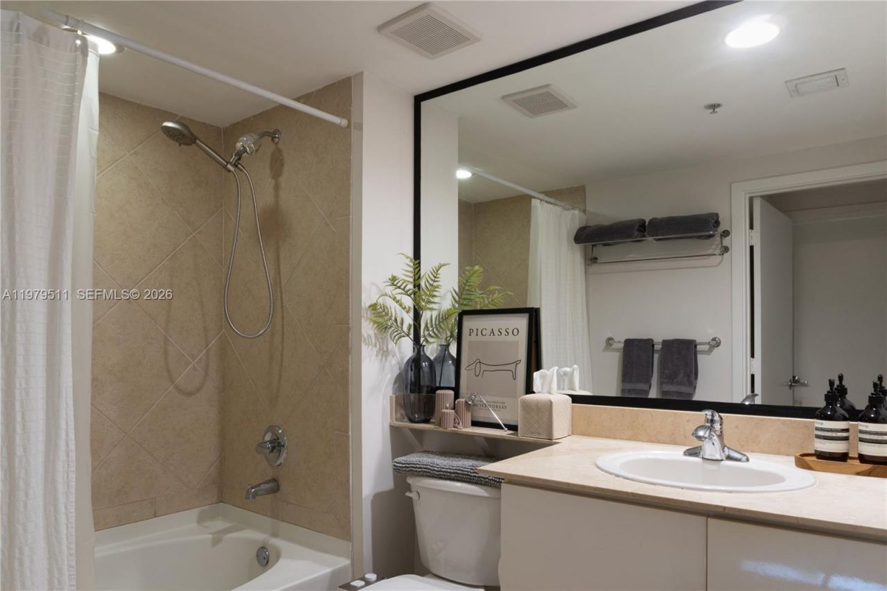 325 S Biscayne Blvd , Unit 2724, Miami, FL 33131 Photo