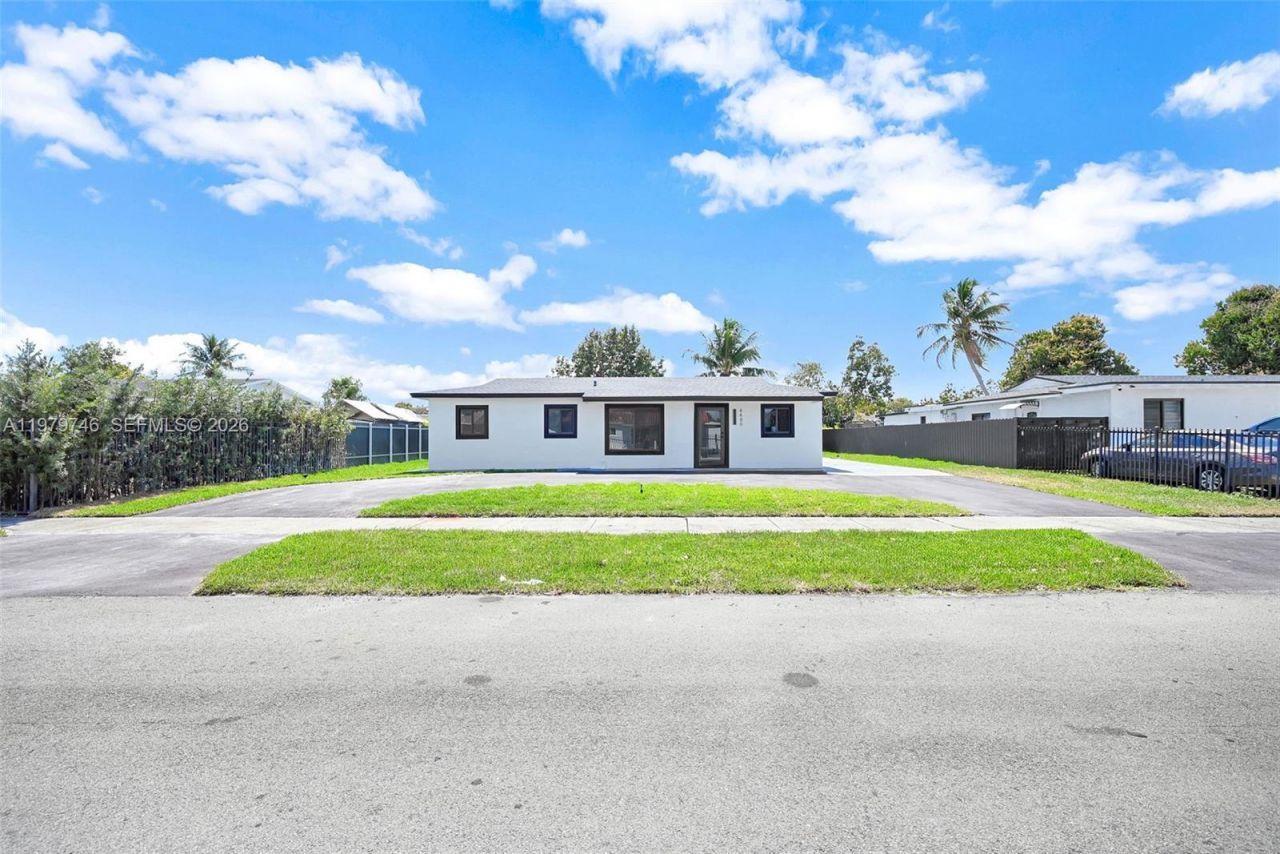 4480 NW 201st St , Miami Gardens, FL 33055 Photo