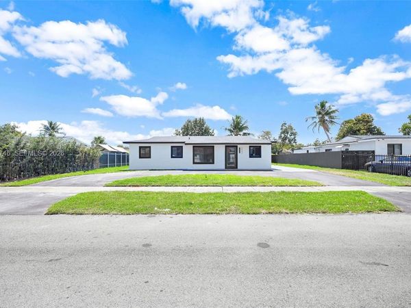 4480 NW 201st St , Miami Gardens, FL 33055