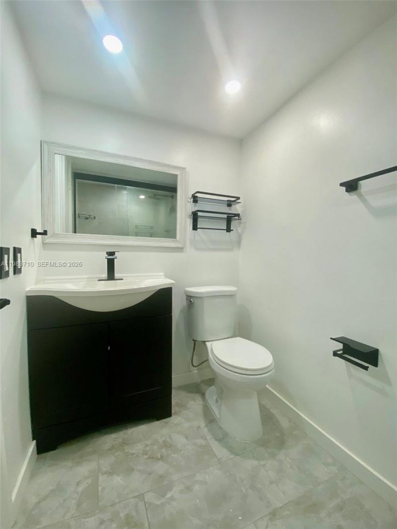 8975 Palm Tree Ln, Unit 8975, Pembroke Pines, FL 33024 Photo