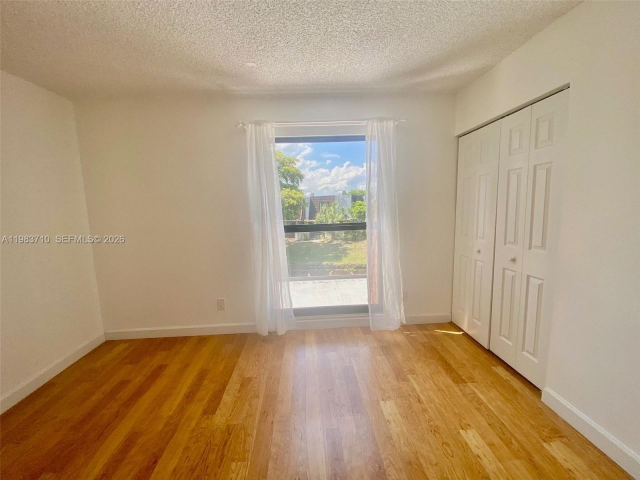 8975 Palm Tree Ln, Unit 8975, Pembroke Pines, FL 33024 Photo