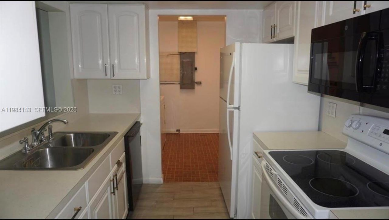 328 Riverdale Rd , Palm Springs, FL 33461 Photo