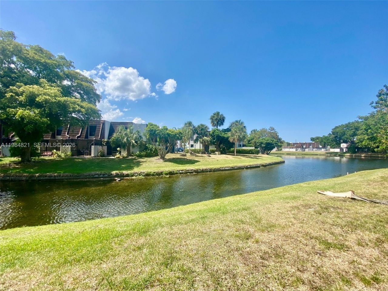 8975 Palm Tree Ln, Unit 8975, Pembroke Pines, FL 33024 Photo