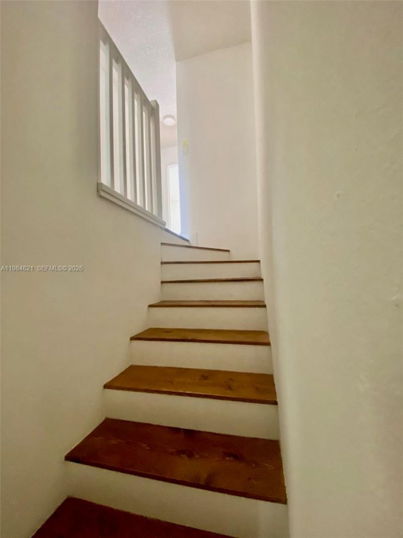 8975 Palm Tree Ln, Unit 8975, Pembroke Pines, FL 33024 Photo