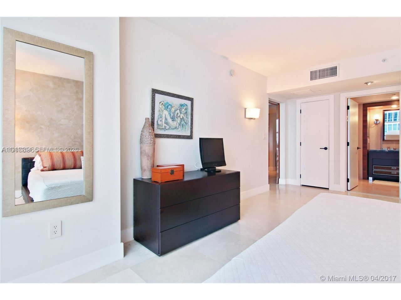 6801 Collins Ave , Unit 1104, Miami Beach, FL 33141 Photo