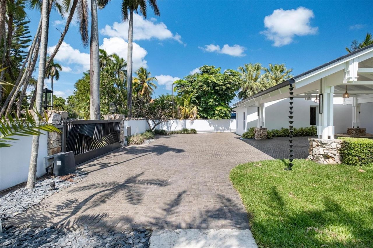 1365 Bay Ter , North Bay Village, FL 33141 Photo