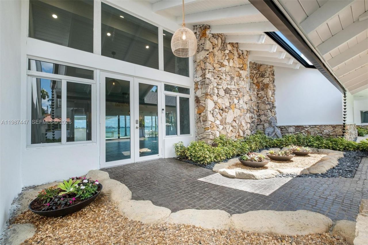 1365 Bay Ter, North Bay Village, FL 33141 Photo