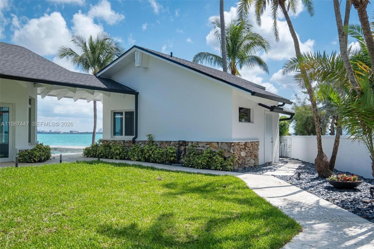 1365 Bay Ter, North Bay Village, FL 33141 Photo