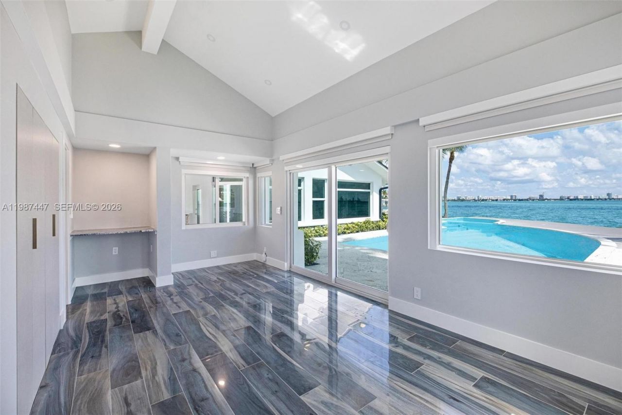 1365 Bay Ter, North Bay Village, FL 33141 Photo