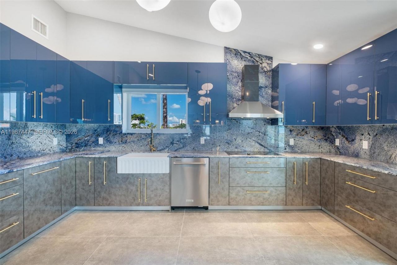 1365 Bay Ter , North Bay Village, FL 33141 Photo