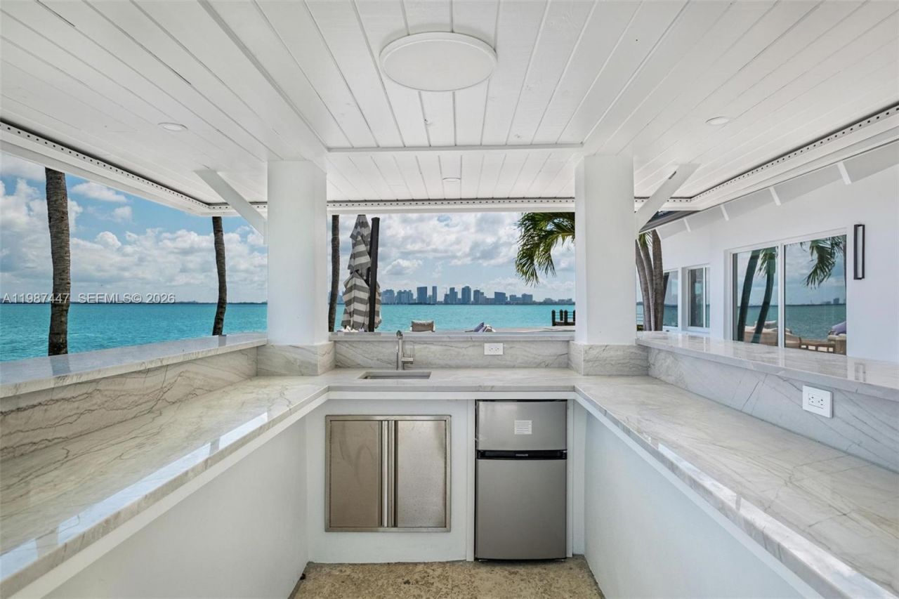 1365 Bay Ter, North Bay Village, FL 33141 Photo