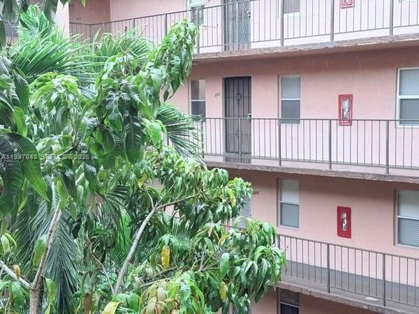 2841 Somerset Dr , Unit 305, Lauderdale Lakes, FL 33311